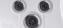 Hot-spring-hot-spot-2020-relay-artic-white-three-jets-detail w-2000px-h-885px-1166x513